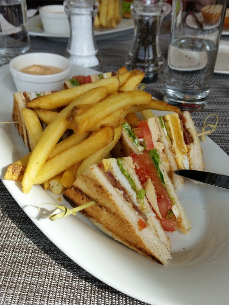 Big Boy's Club sandwich 