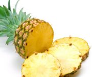 Ananas grill sur BBQ sur fondue de caramel  l'rable 